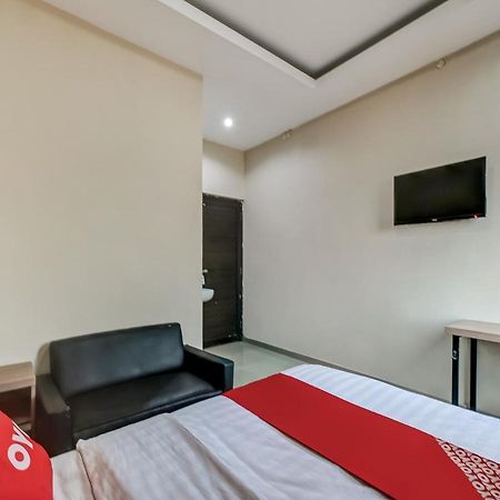 Oyo 90986 Hotel Srikandi Adisucipto Kalasan エクステリア 写真