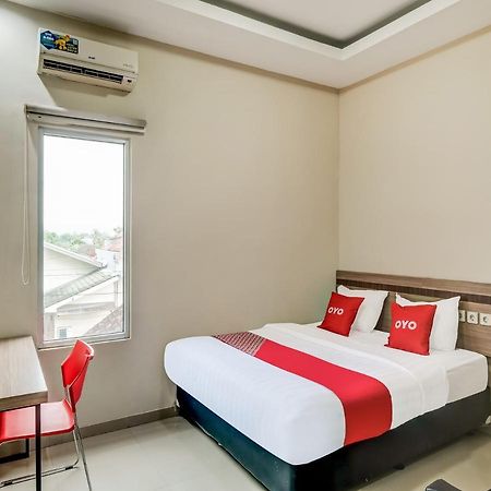 Oyo 90986 Hotel Srikandi Adisucipto Kalasan エクステリア 写真