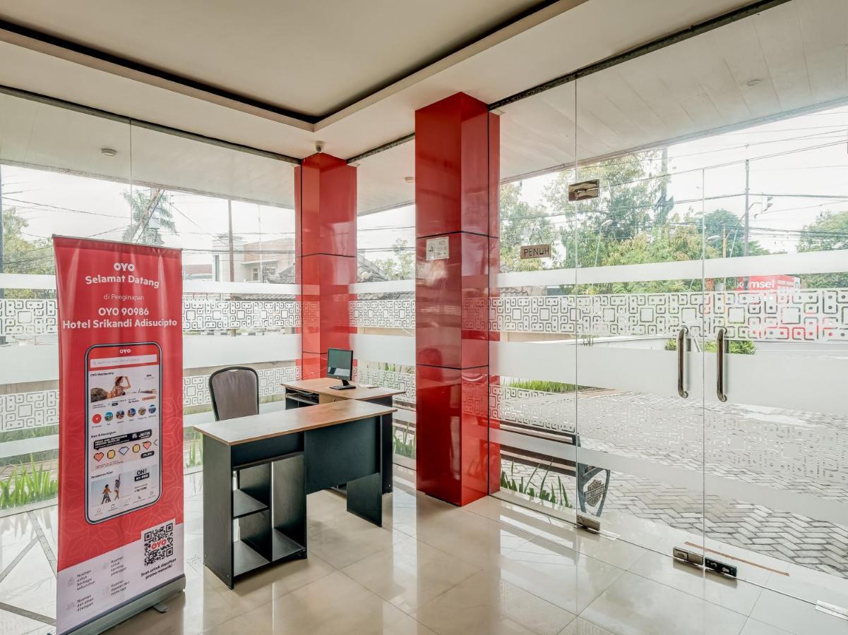 Oyo 90986 Hotel Srikandi Adisucipto Kalasan エクステリア 写真