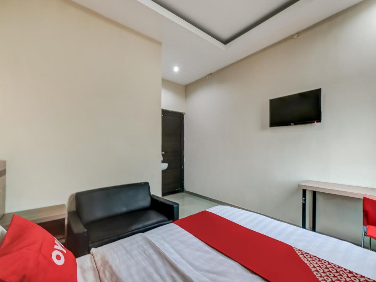 Oyo 90986 Hotel Srikandi Adisucipto Kalasan エクステリア 写真