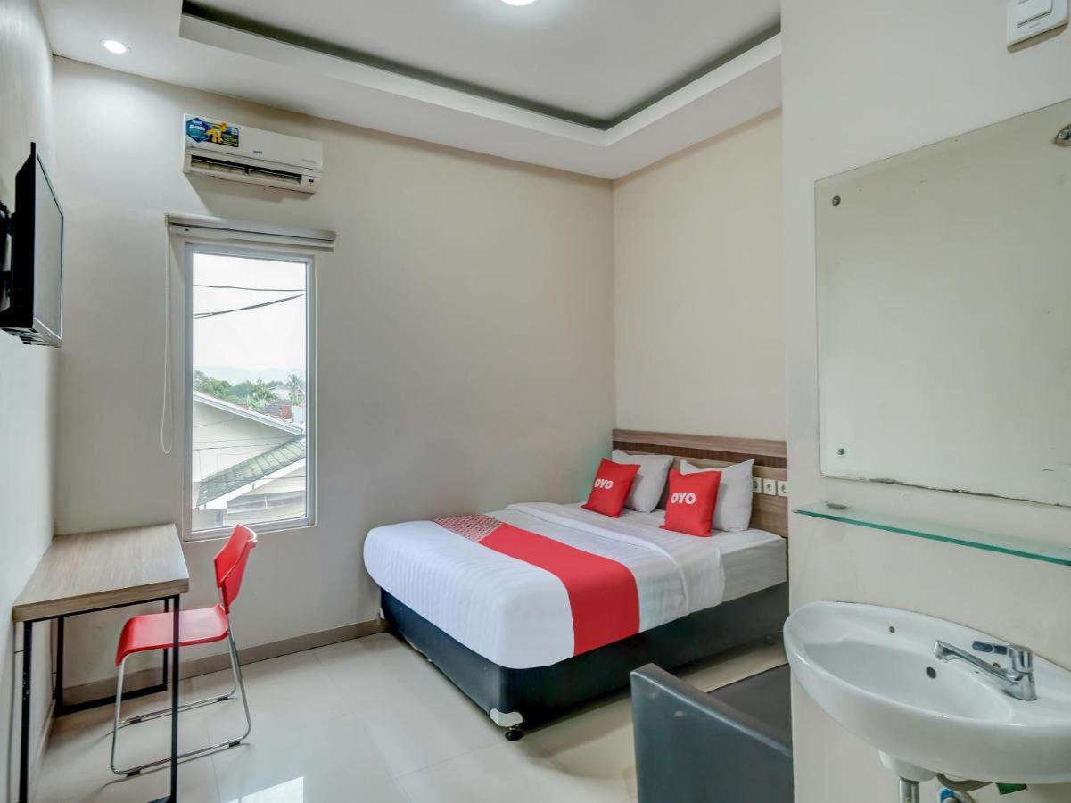 Oyo 90986 Hotel Srikandi Adisucipto Kalasan エクステリア 写真