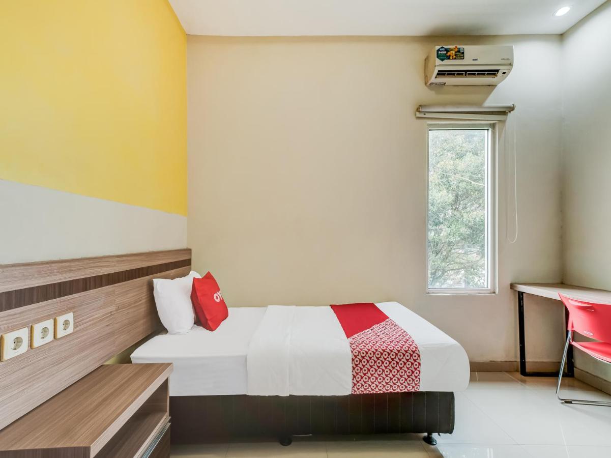 Oyo 90986 Hotel Srikandi Adisucipto Kalasan エクステリア 写真