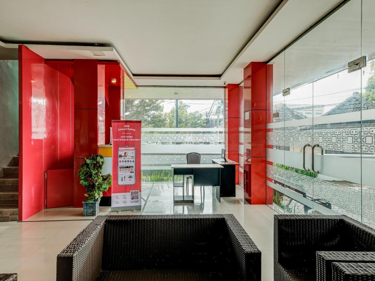 Oyo 90986 Hotel Srikandi Adisucipto Kalasan エクステリア 写真