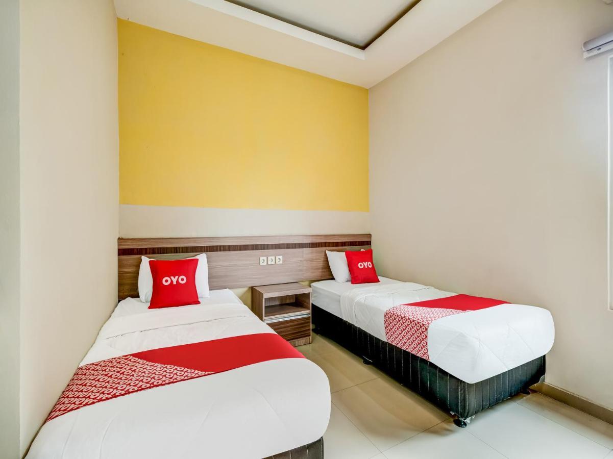 Oyo 90986 Hotel Srikandi Adisucipto Kalasan エクステリア 写真