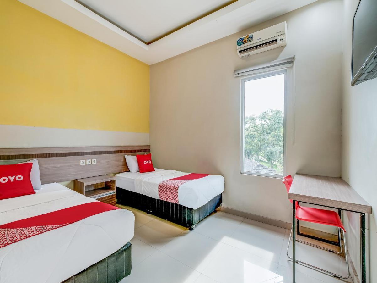Oyo 90986 Hotel Srikandi Adisucipto Kalasan エクステリア 写真