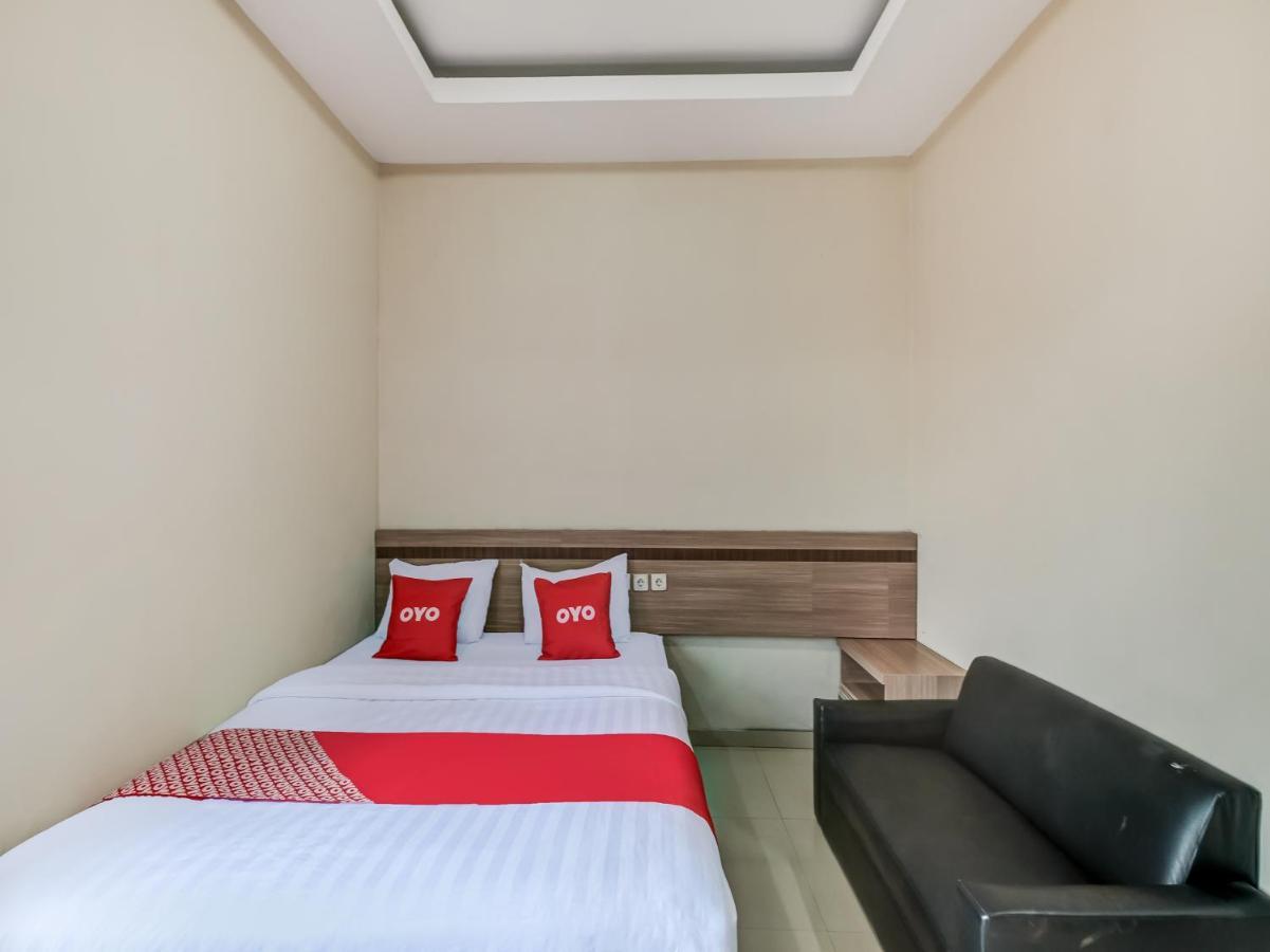 Oyo 90986 Hotel Srikandi Adisucipto Kalasan エクステリア 写真