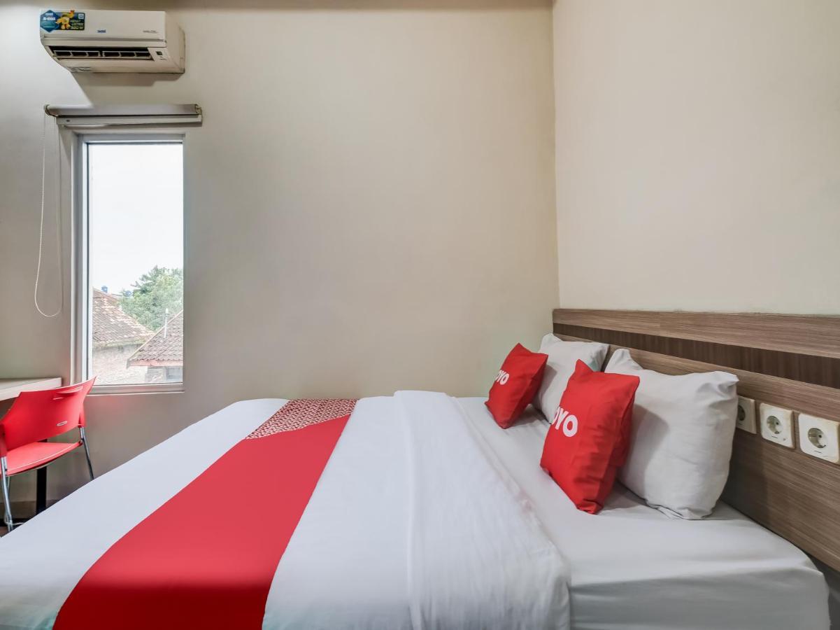 Oyo 90986 Hotel Srikandi Adisucipto Kalasan エクステリア 写真
