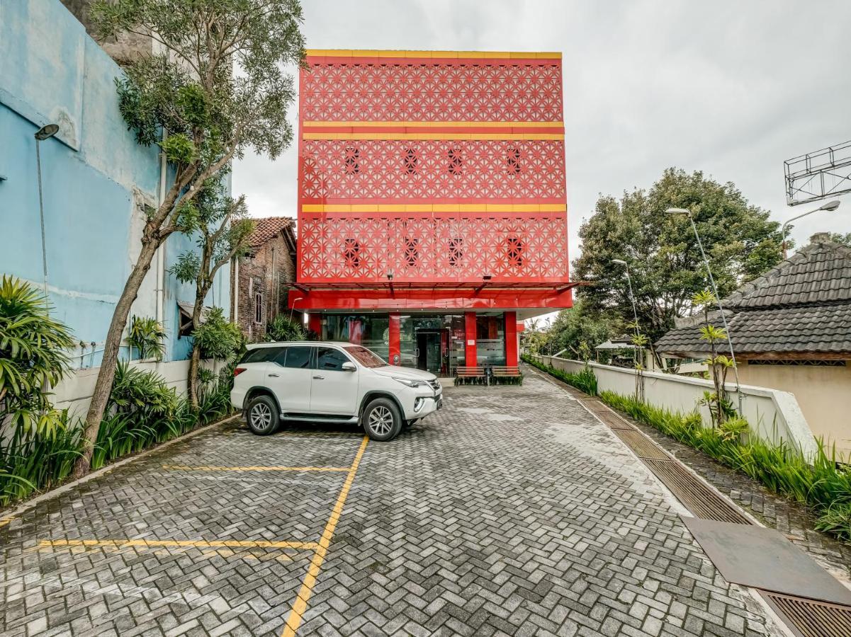 Oyo 90986 Hotel Srikandi Adisucipto Kalasan エクステリア 写真