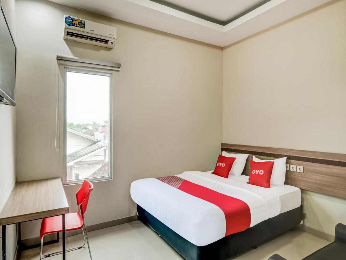 Oyo 90986 Hotel Srikandi Adisucipto Kalasan エクステリア 写真