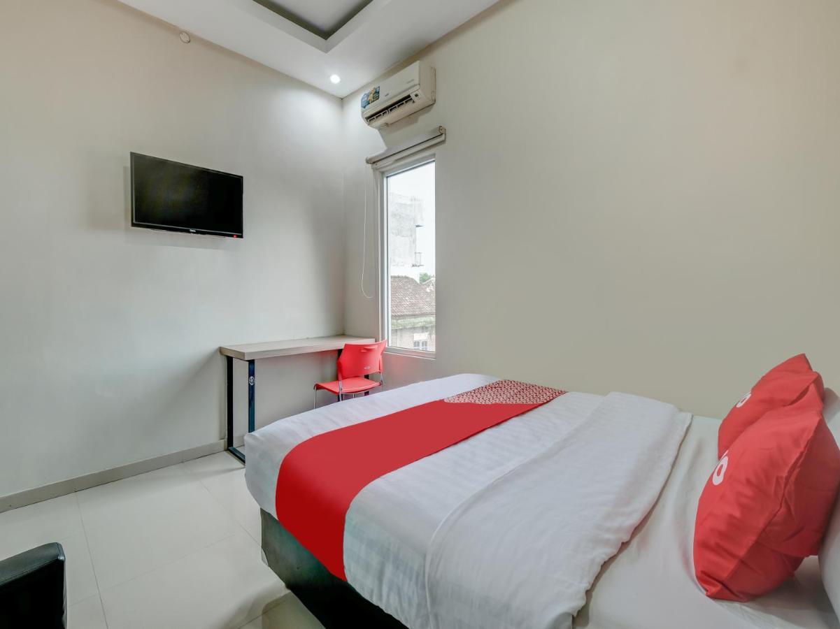 Oyo 90986 Hotel Srikandi Adisucipto Kalasan エクステリア 写真